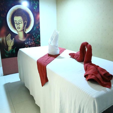 Hotel Rajshree Chandīgarh Buitenkant foto
