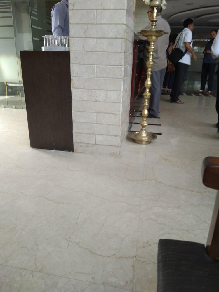 Hotel Rajshree Chandīgarh Buitenkant foto