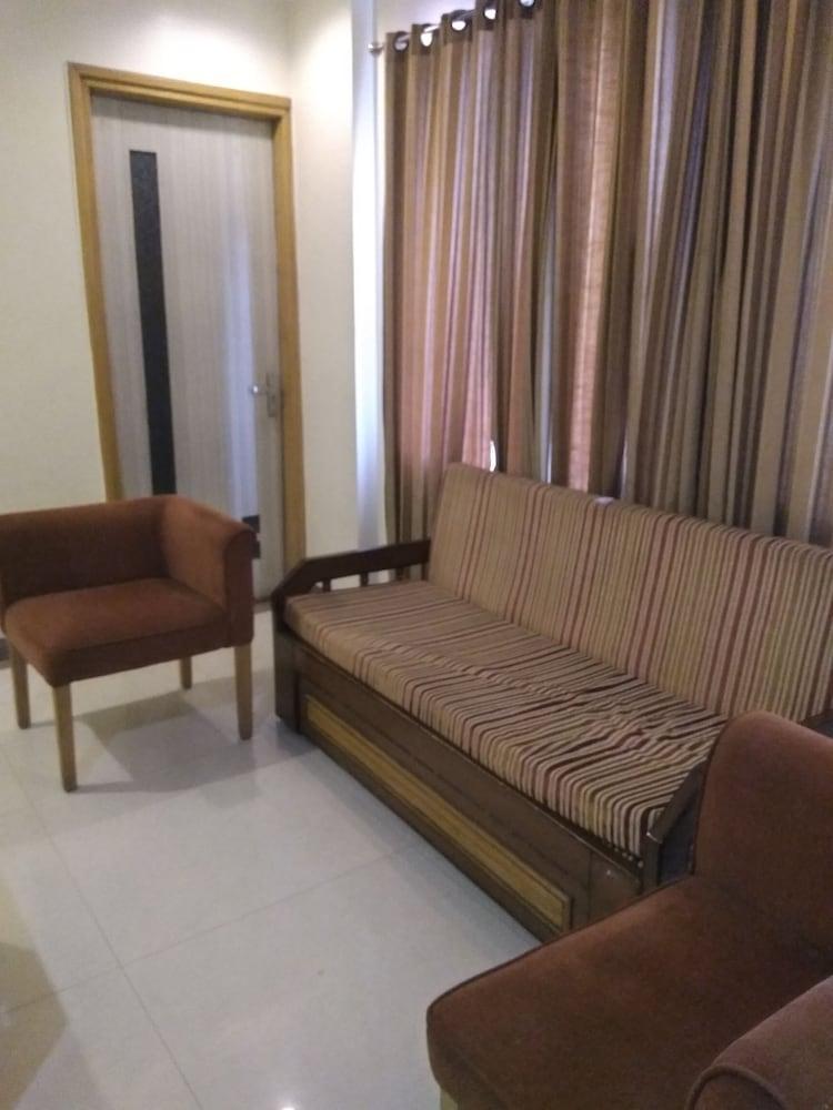 Hotel Rajshree Chandīgarh Buitenkant foto