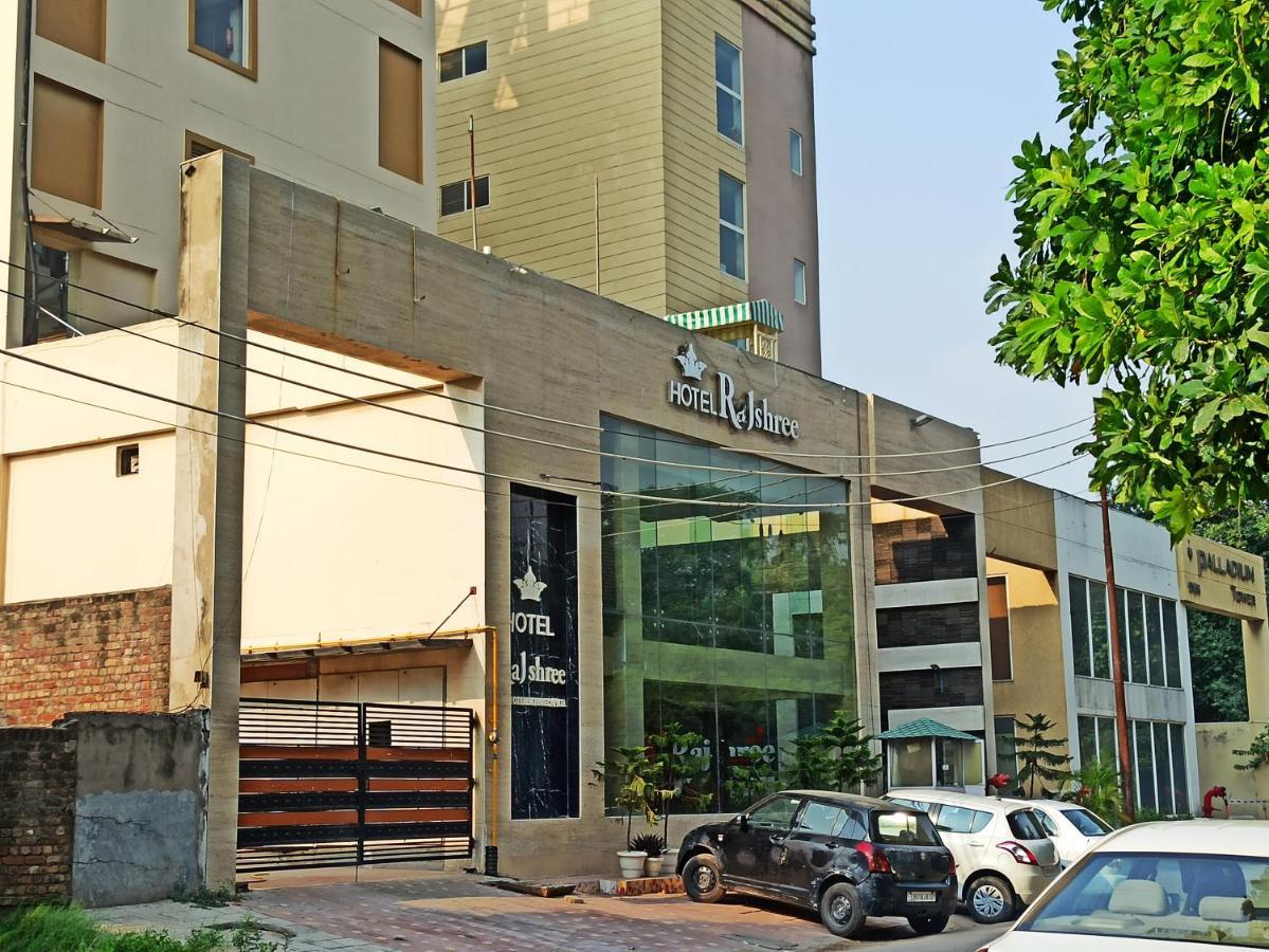 Hotel Rajshree Chandīgarh Buitenkant foto