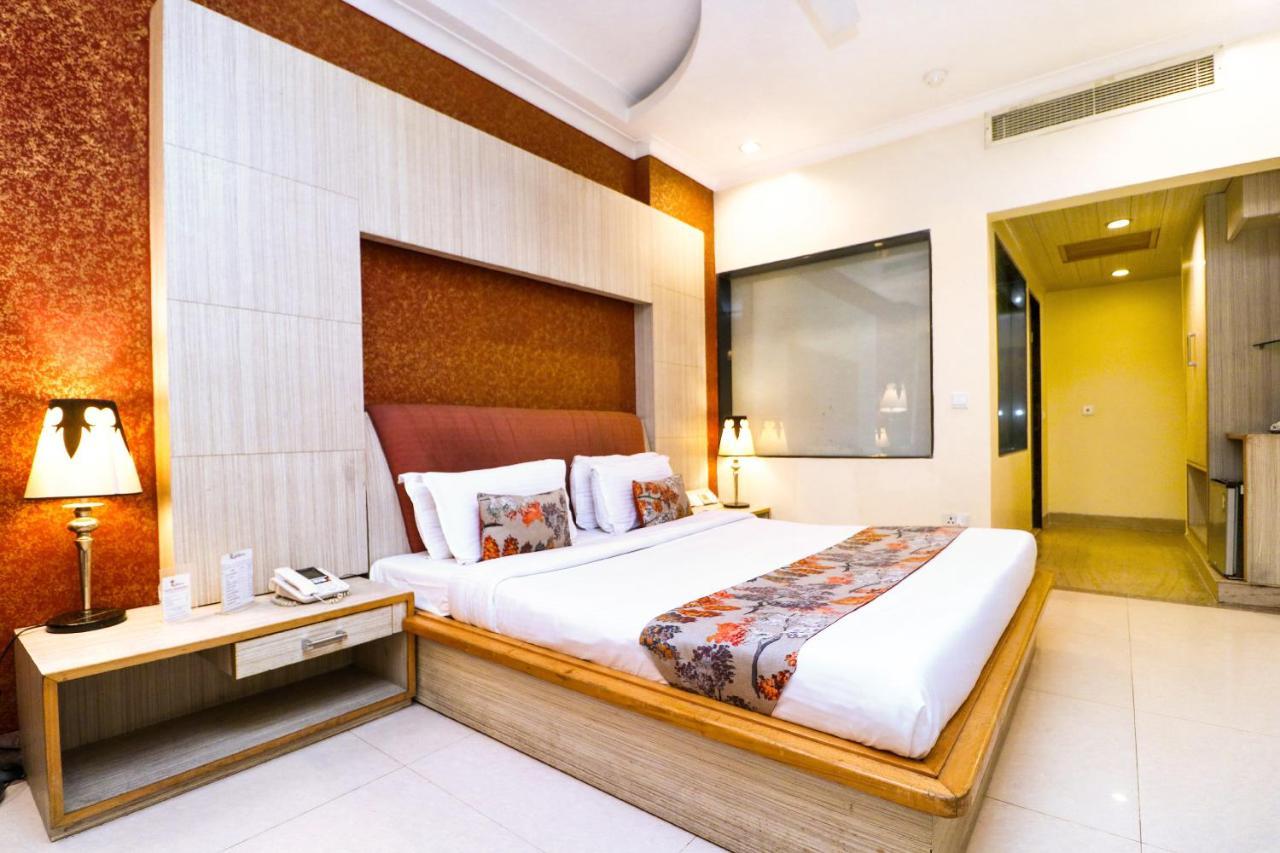 Hotel Rajshree Chandīgarh Buitenkant foto