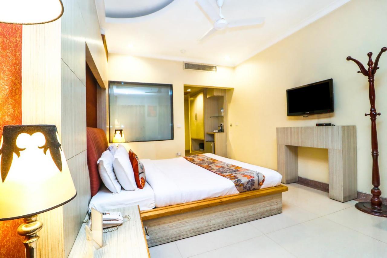 Hotel Rajshree Chandīgarh Buitenkant foto