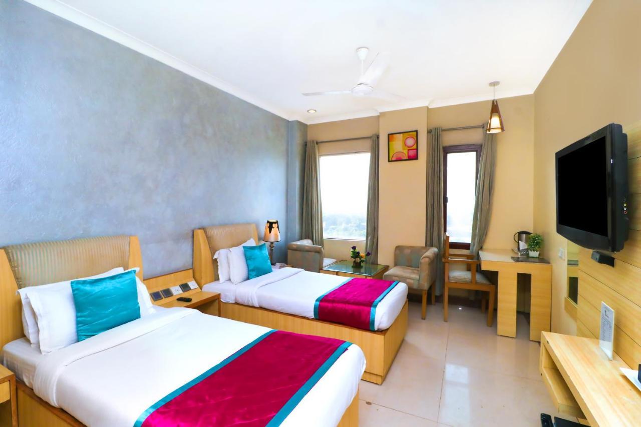 Hotel Rajshree Chandīgarh Buitenkant foto