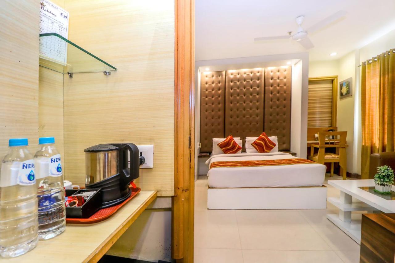 Hotel Rajshree Chandīgarh Buitenkant foto