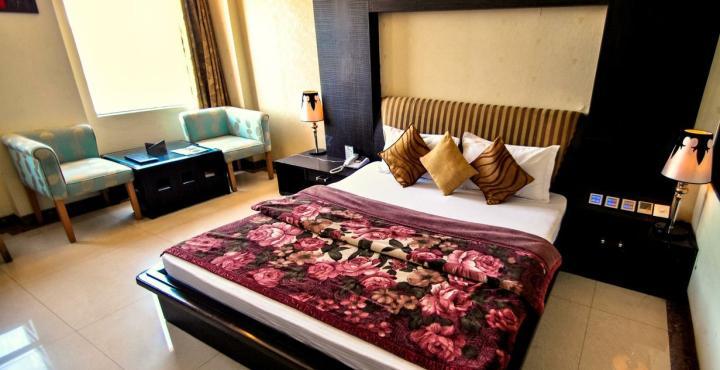 Hotel Rajshree Chandīgarh Buitenkant foto