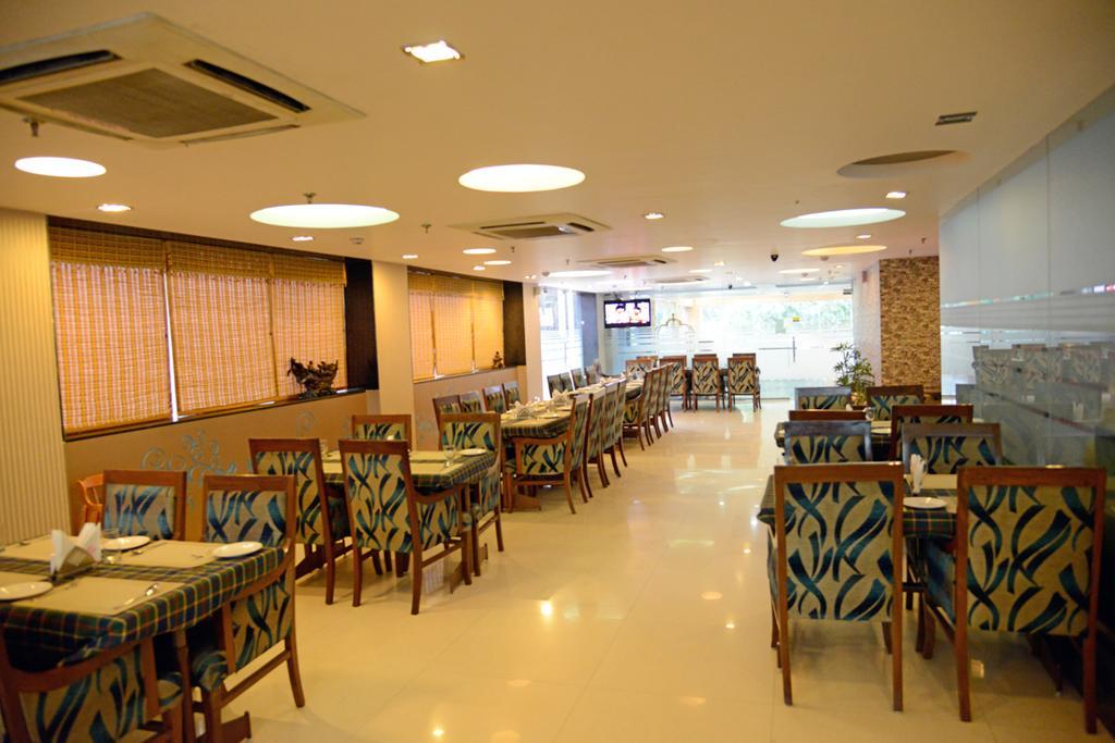 Hotel Rajshree Chandīgarh Buitenkant foto