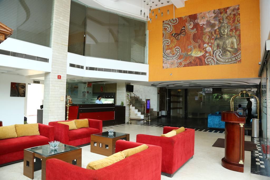 Hotel Rajshree Chandīgarh Buitenkant foto