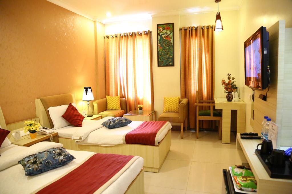 Hotel Rajshree Chandīgarh Buitenkant foto