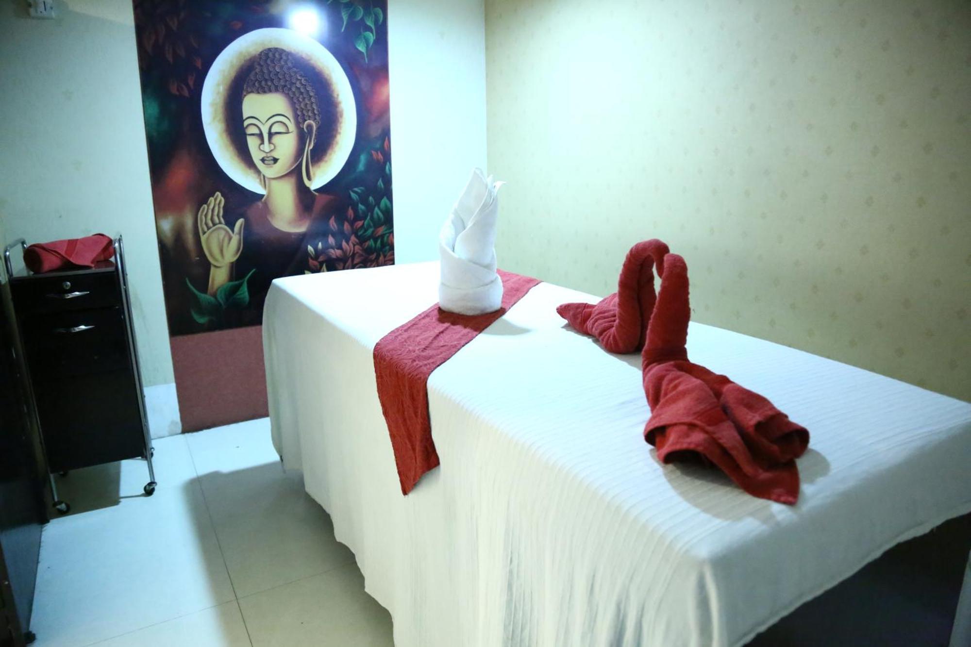 Hotel Rajshree Chandīgarh Buitenkant foto