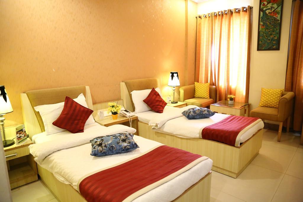 Hotel Rajshree Chandīgarh Buitenkant foto