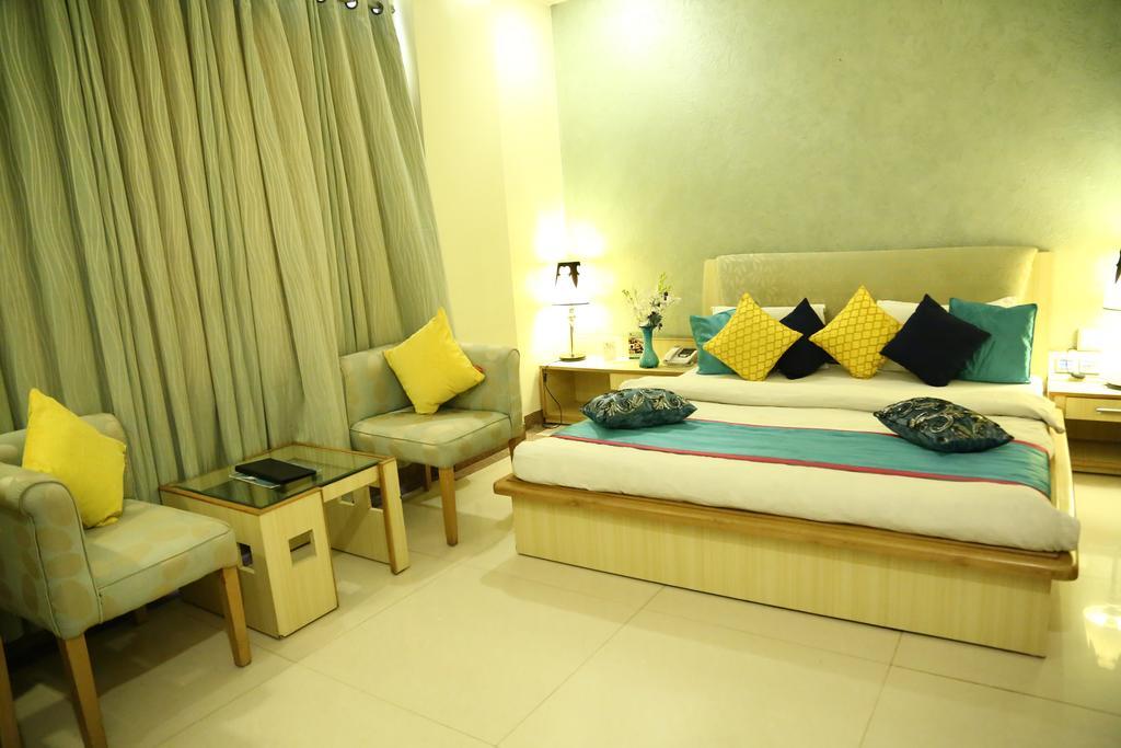 Hotel Rajshree Chandīgarh Buitenkant foto