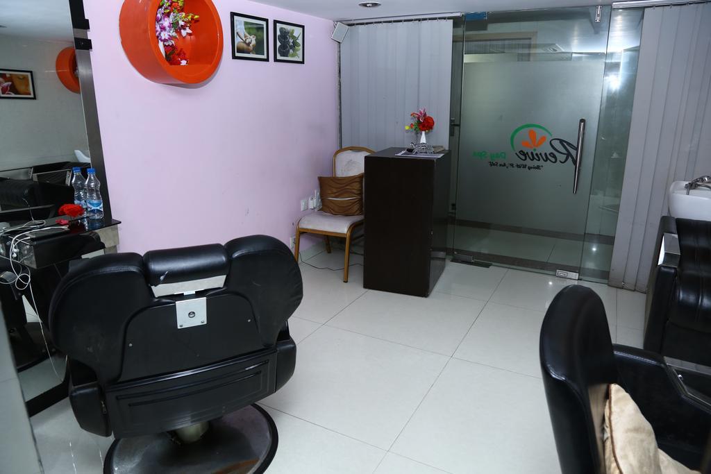 Hotel Rajshree Chandīgarh Buitenkant foto