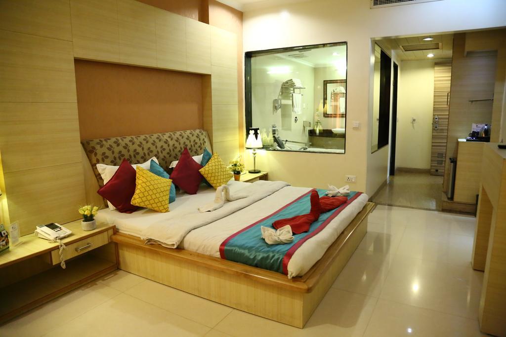 Hotel Rajshree Chandīgarh Buitenkant foto