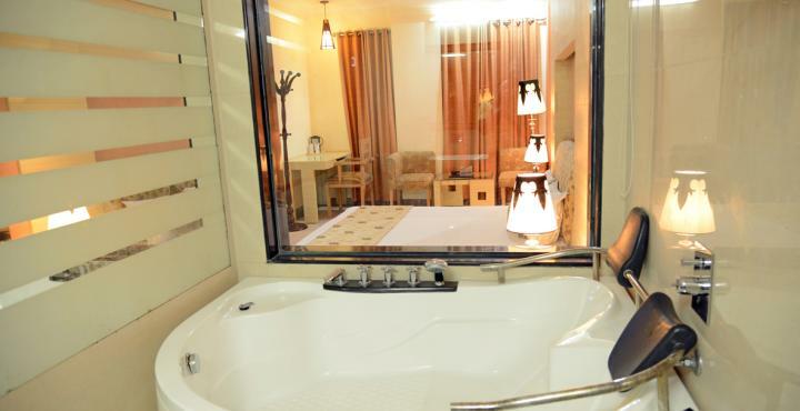Hotel Rajshree Chandīgarh Buitenkant foto